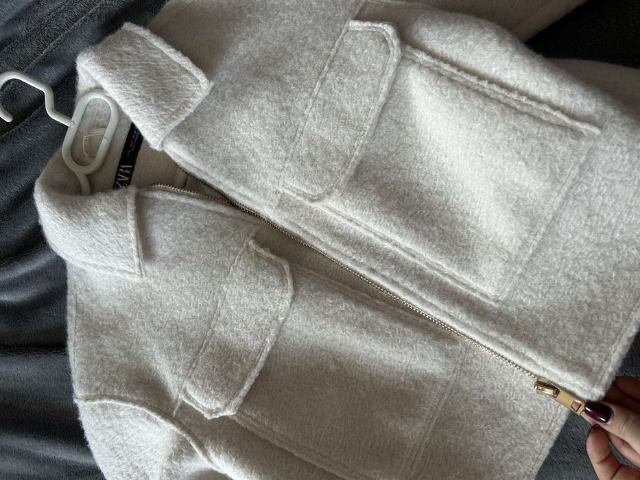 Бежово меко яке ZARA