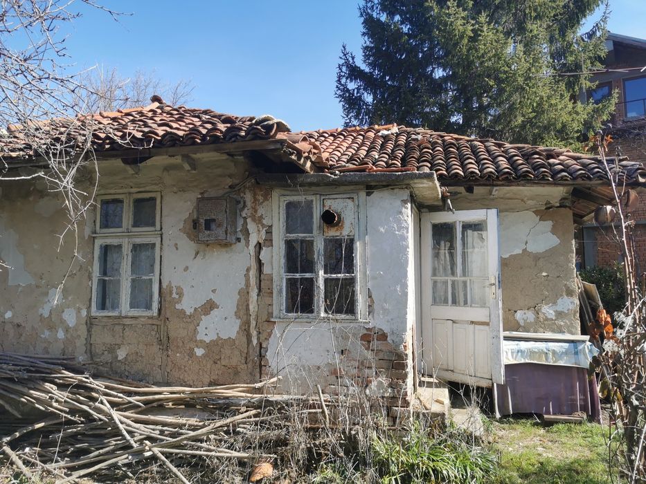 Двор с къща от собственик село Писанец