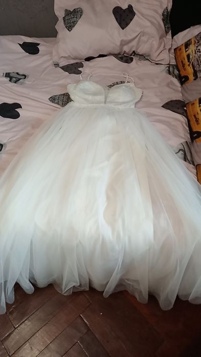 Vând rochie de mireasa purtata  o data și pantofii mireasa