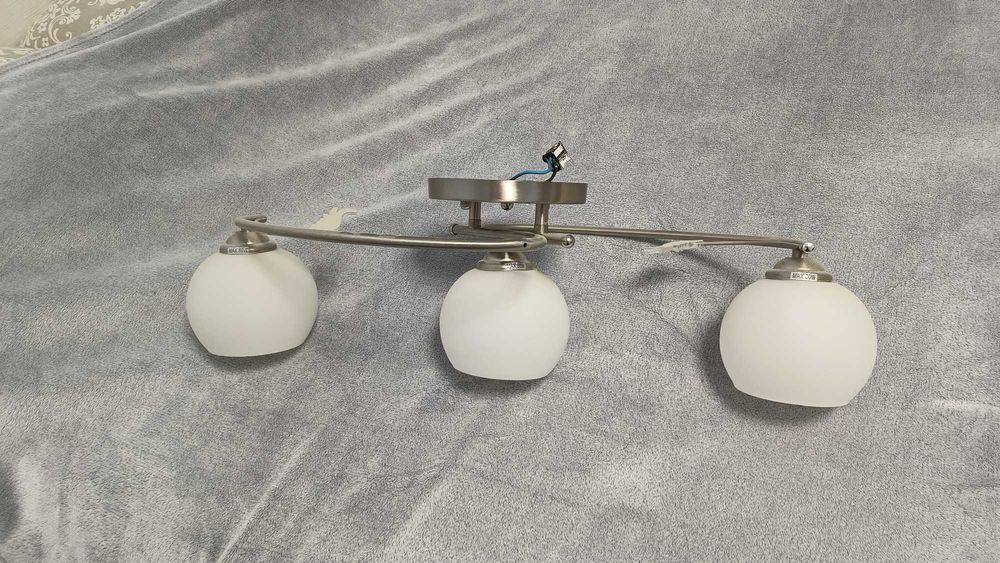 Лампа за монтаж на таван или стена