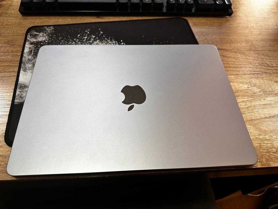 macbook air m2 16-256