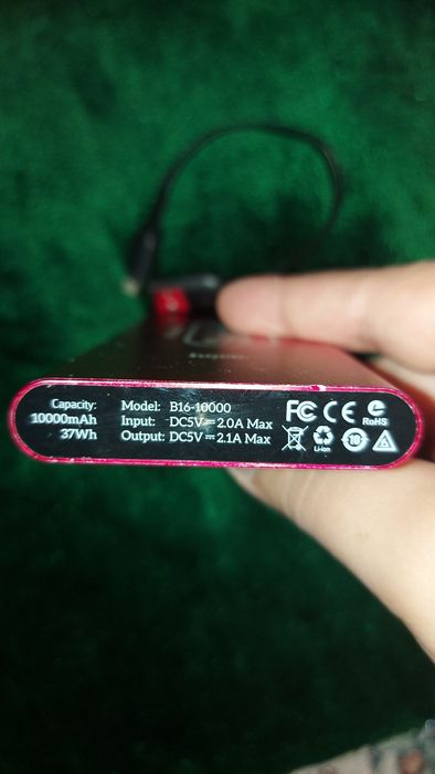 Срочнр продам повербанк