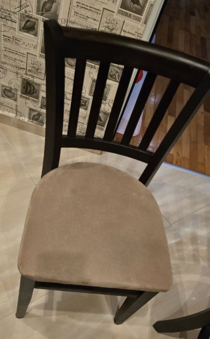 Трапезна маса със 4 стола в цвят венге