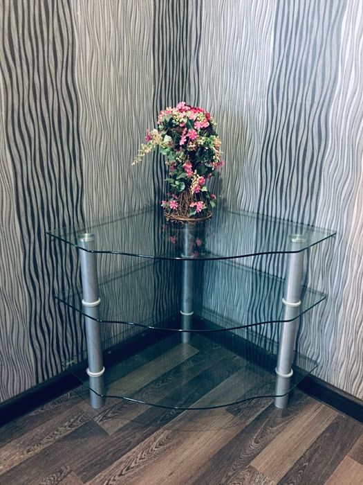 Продам стеклянный стол