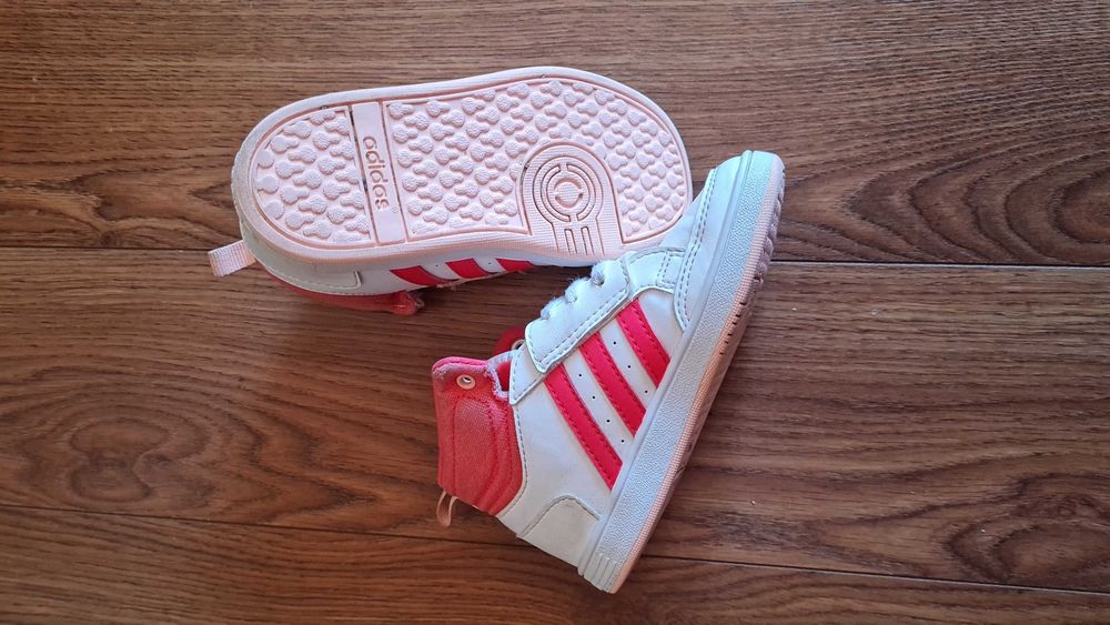 Ghete Adidas piele fete marime 25 in stare buna, putin purtati