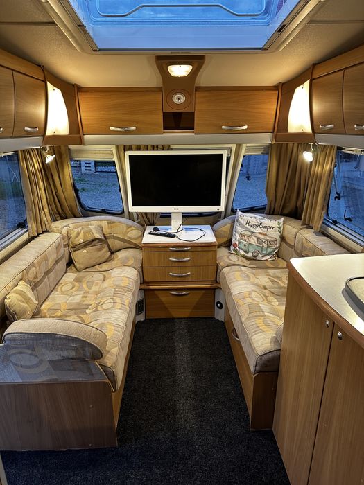 De vânzare – ACE Supreme Twinstar | An 2008 | 4 locuri | Twin Axle | 7,95 m