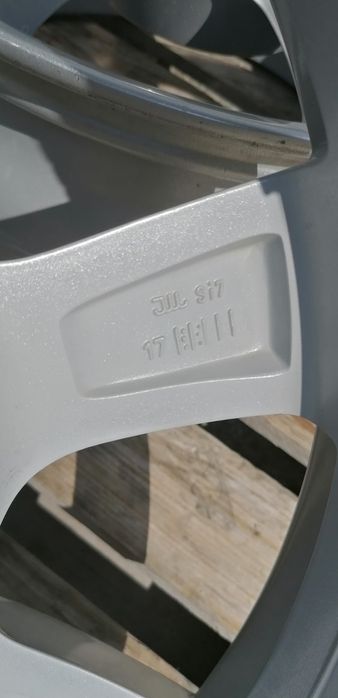 17 цола 5 х 114,3 мм Нисан / Рено / Дачия - 7,5 Инча / ЕТ 40