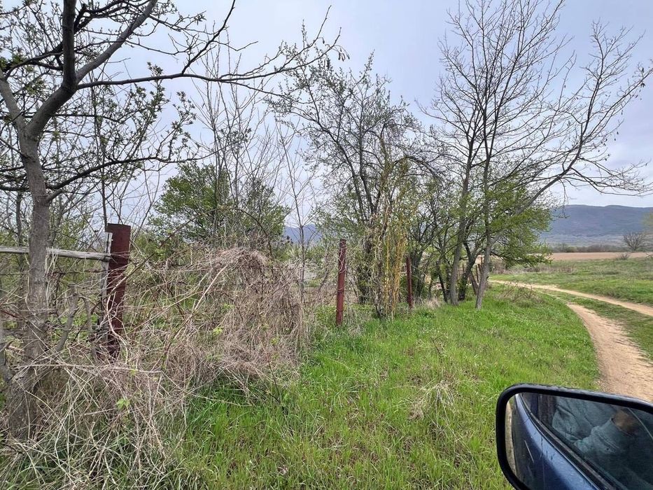 Живописен Парцел 251 кв. в Казанлък и Енина - Вилна Зона "Старите Лозя"