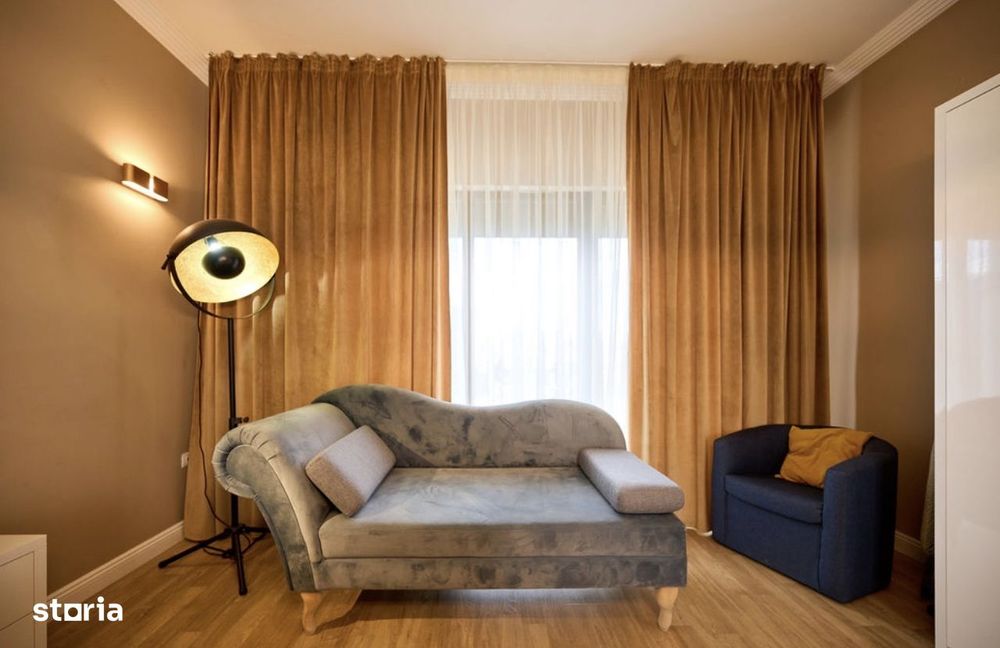 Penthouse cu 3 camere, balcon și garaj, central