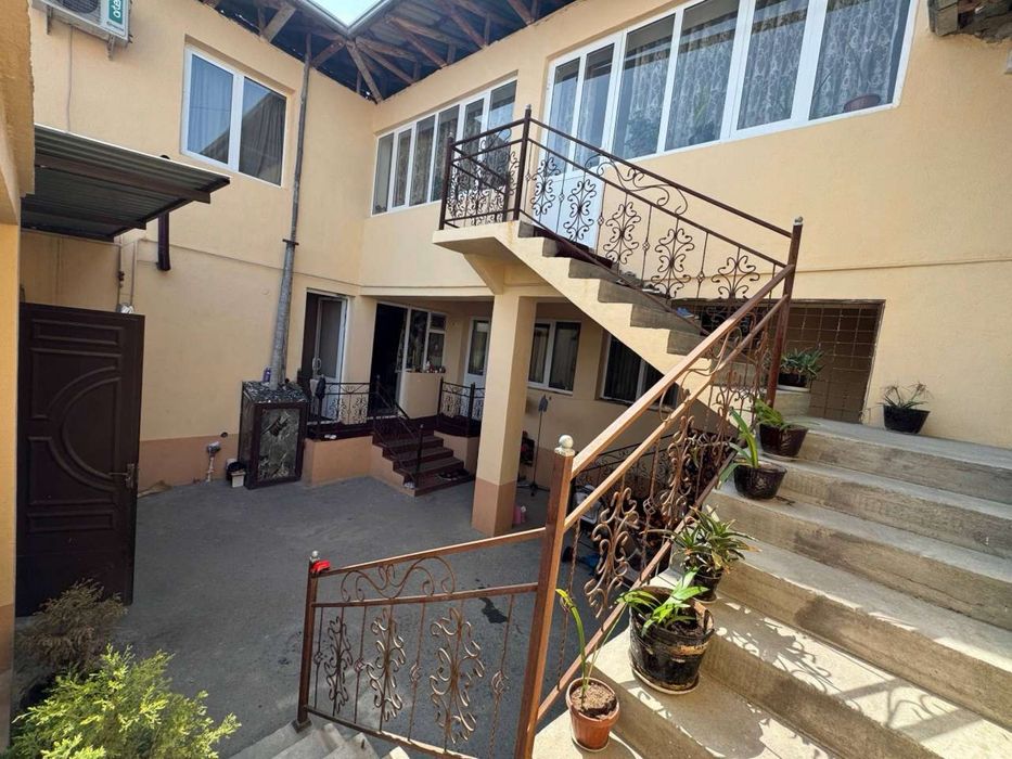 Текстилда ховли уй сотилади