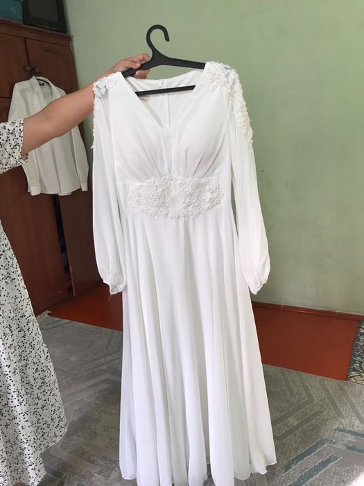 Ақ көйлек сатылады