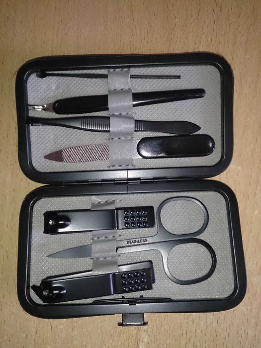 Несесери с инструменти за нокти