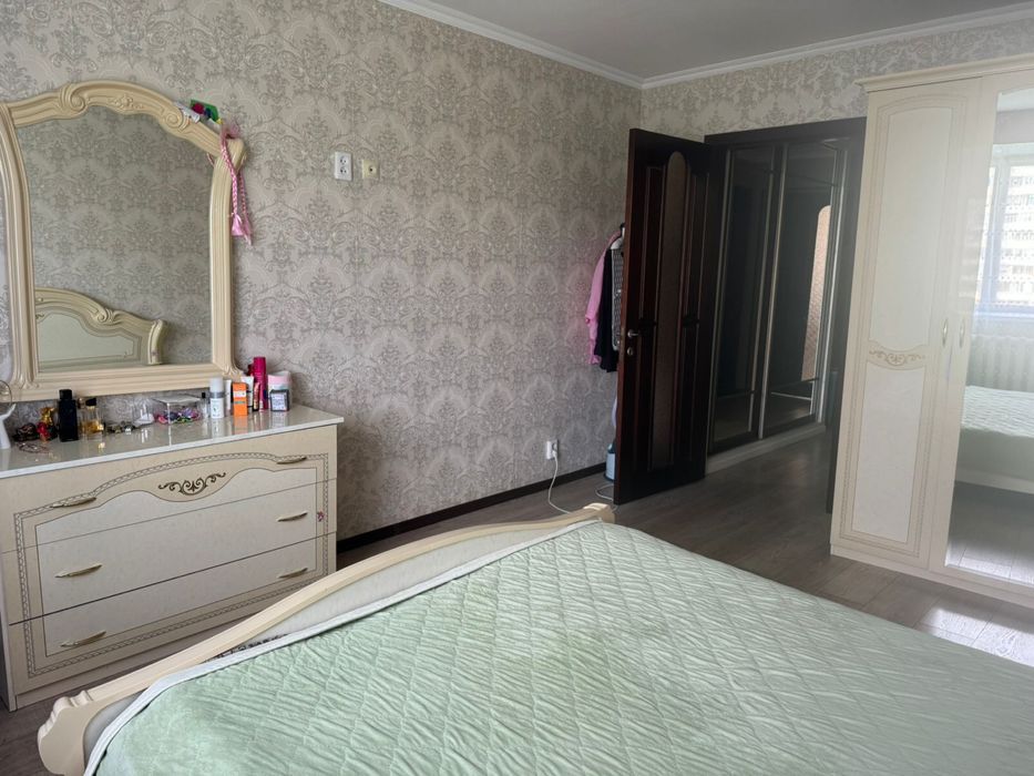 Продам спальный гарнитур