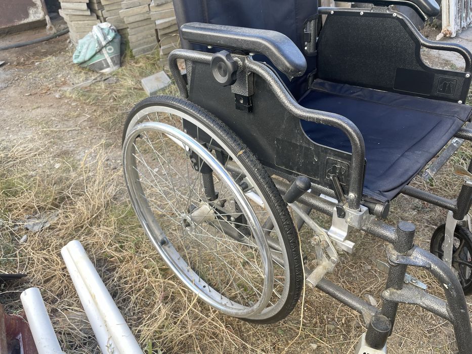 Продам инвалидную коляску!