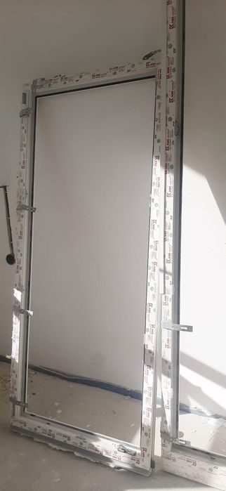 Пластиковое окна и дверь