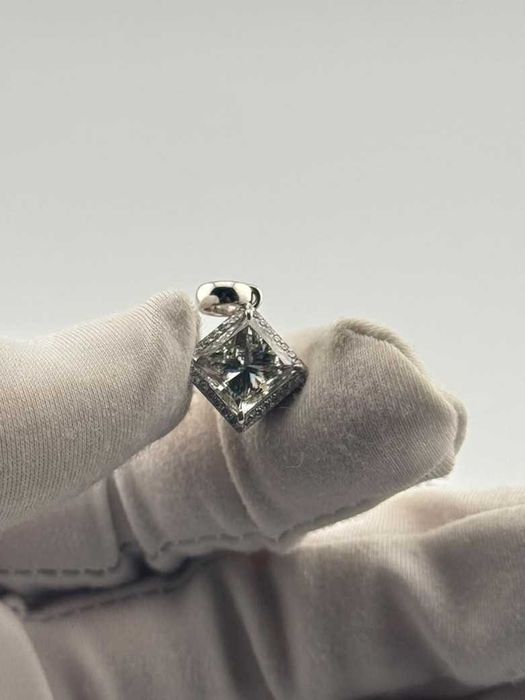 Кулон с бриллиантом 3,00 ct