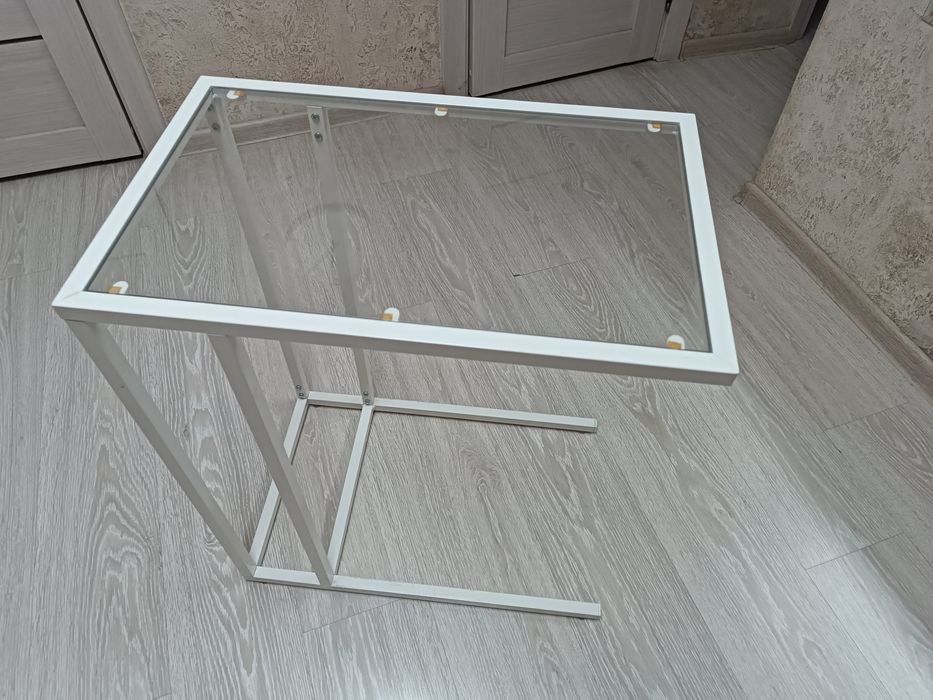 Столик придиванный