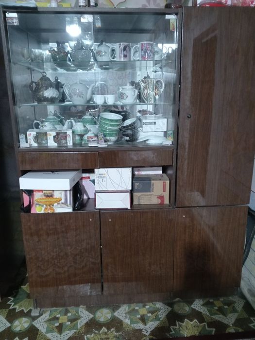 Сервант сотилади