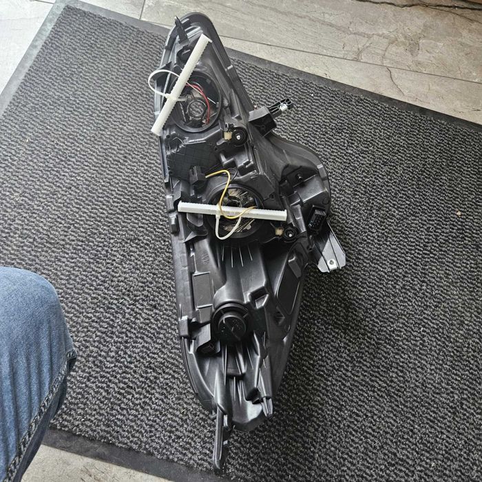 Ляв Фар Опел Корса Е