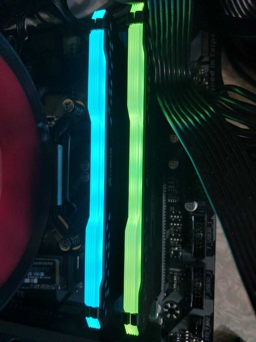 32GB DDR4 2666Mhz CL16 - Corsair Vengance RGB Pro