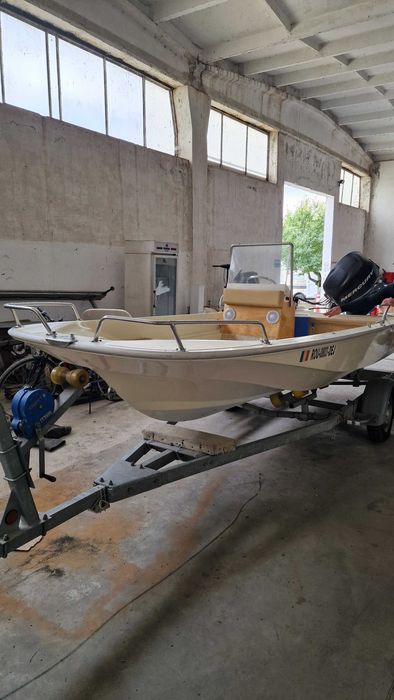 Barca Boston Whaler 15ft cu peridoc