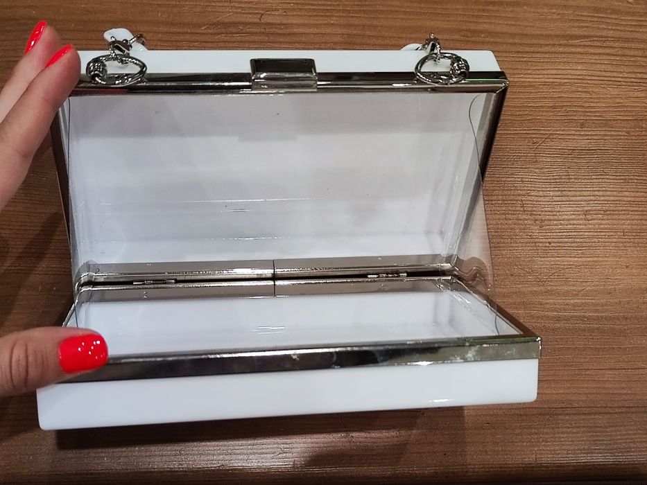 Бяла малка чанта и чанта за козметика