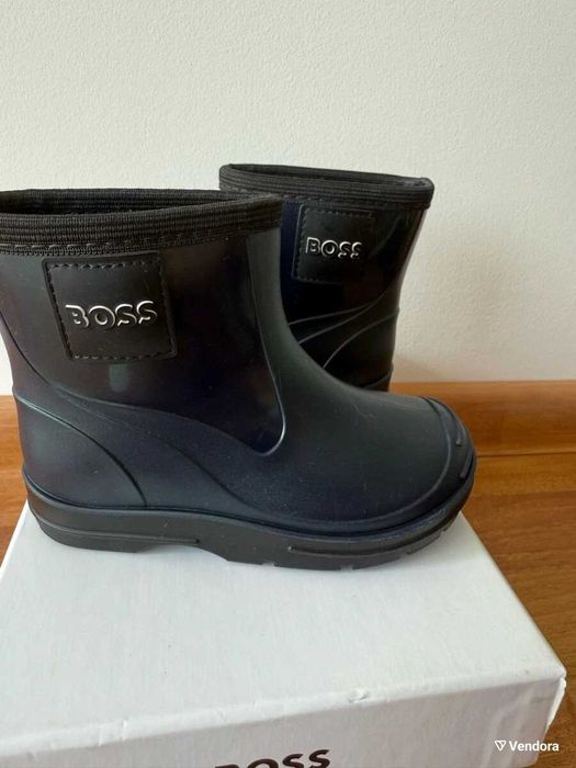 Boss kid rain boots size 22