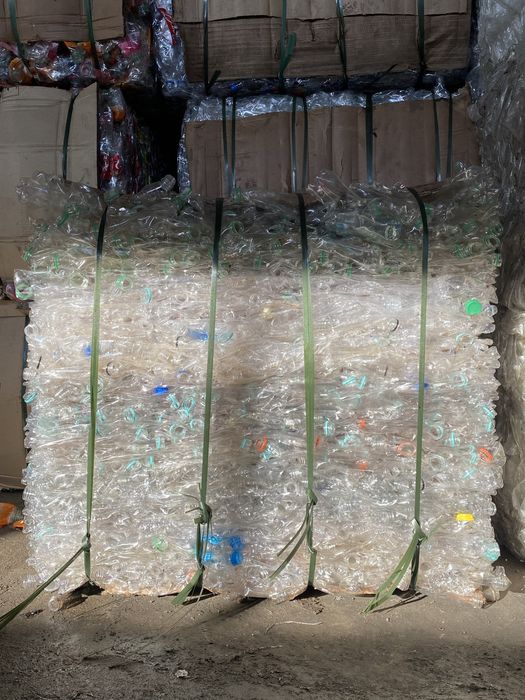 Пэт бутылка прессованная.