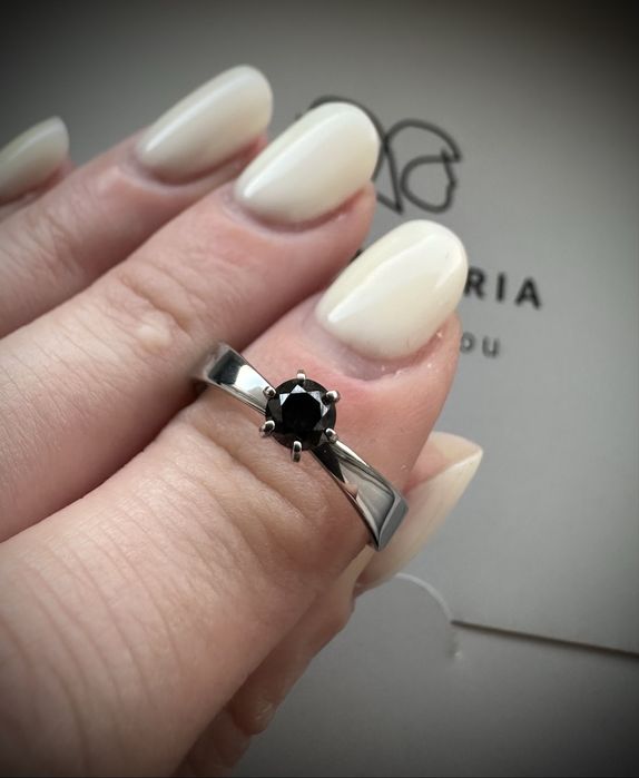 Inel Aur Alb 14K cu Diamant Negru Natural 0.25ct – Contemporia