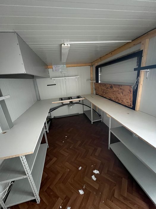 Vând container , lungimea 4,20m /2,25m latime