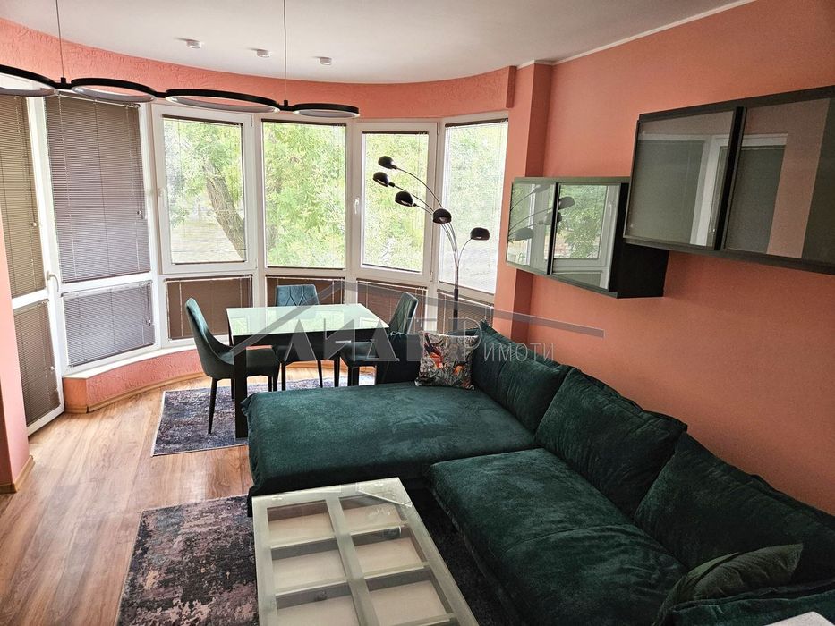 Дава се под наем Тристаен апартамент в Пловдив, Кършияка - 100 кв.м за 650 € - Снимка #3