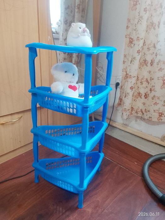 Срочно продам стеллажи обувницу