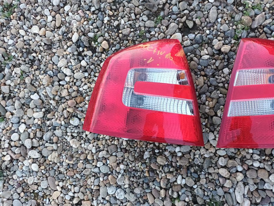ляв и десен стоп за шкода октавия октавиа 2 седан SKODA OCTAVIA II