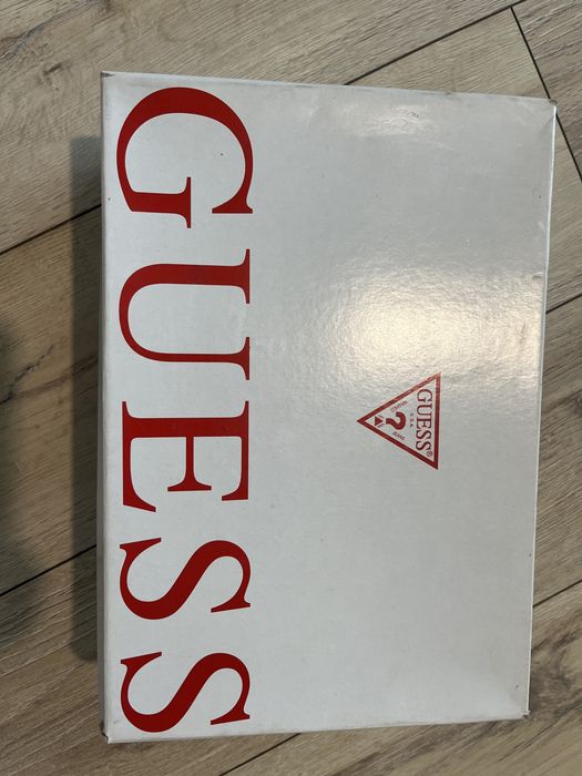 Оригинални дамски обувки GUESS