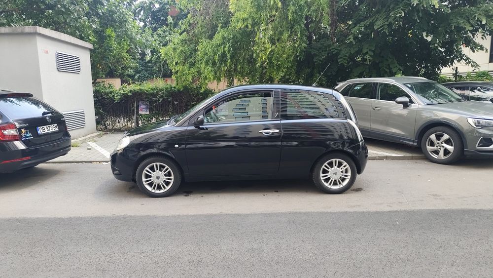 Vând lancia ypsilon