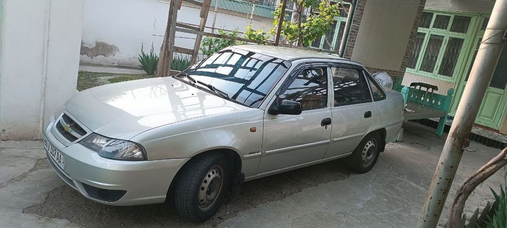 Neksiya 2 bir qoʼl salondan olingan 2010 yil radnoy