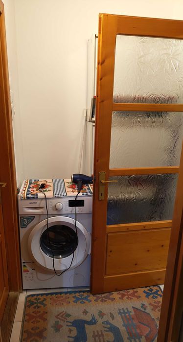 Inchiriez apartament cu 3 camere in zona liceului Petru Rares