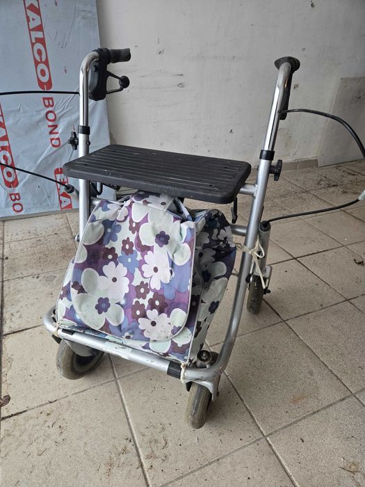 Проходилка за възрастни, ролатор