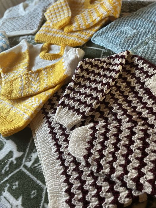 Ръчно плетени детски пуловери за 4-5 годишни