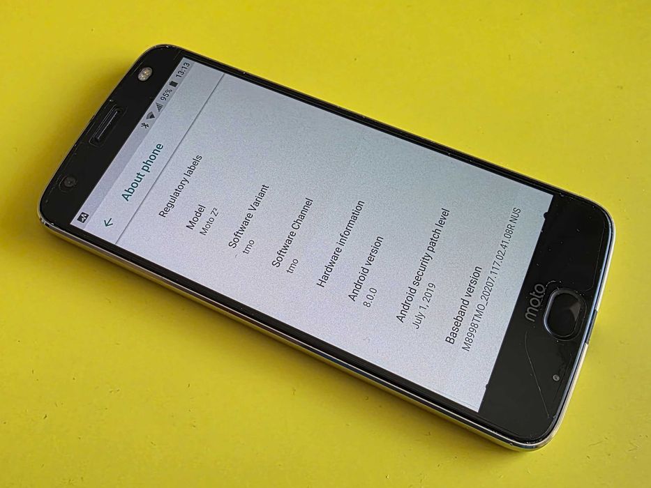 Moto Z2 Force, компактен смартфон c 5.5" екран кой не се чупи , тънък 6 мм, метална задна част