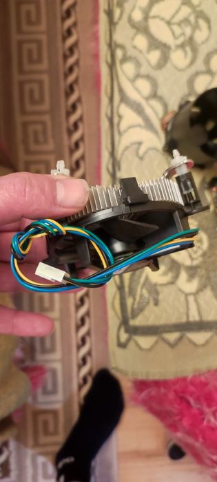 Продавам двуядрен комплект на s.775 с intel Core2Duo E4400