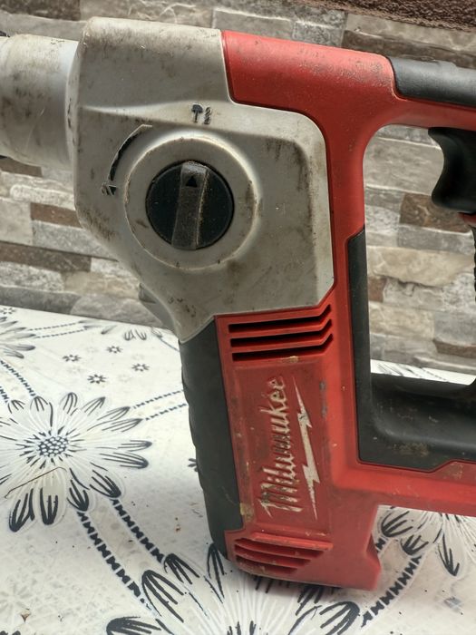 Акумулаторен перфоратор MILWAUKEE M18 BH