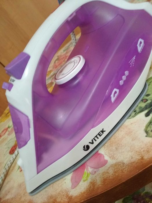 Утюг, в рабочем  состоянии !