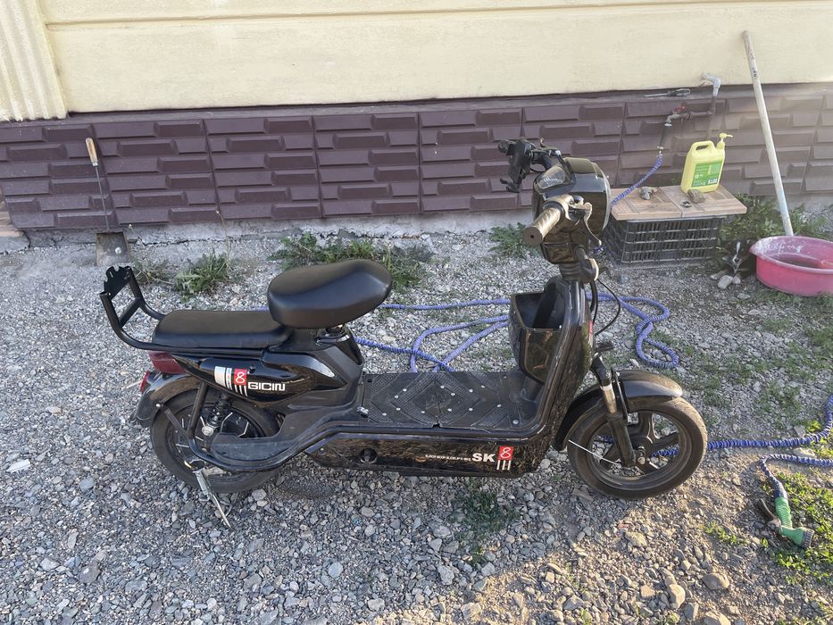 Продам электроскутер Ск8
