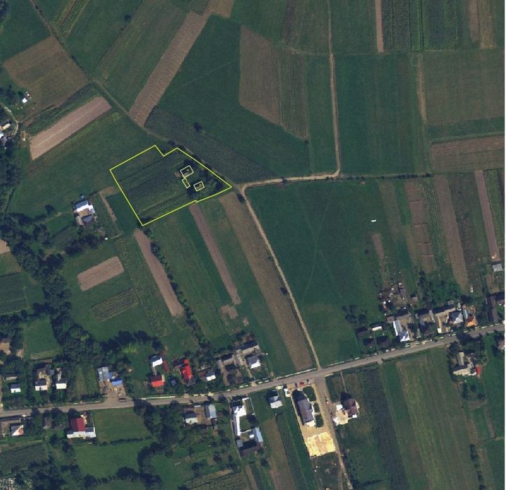 Teren intravilan si casa traditionala in Horodnic de Jos