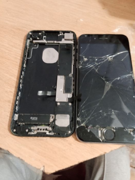 Продаю серый iPhone 6 черный iPhone 7