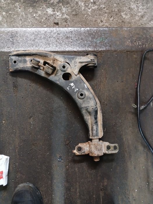 Передний рычаг Мазда МХ3 в оригинале