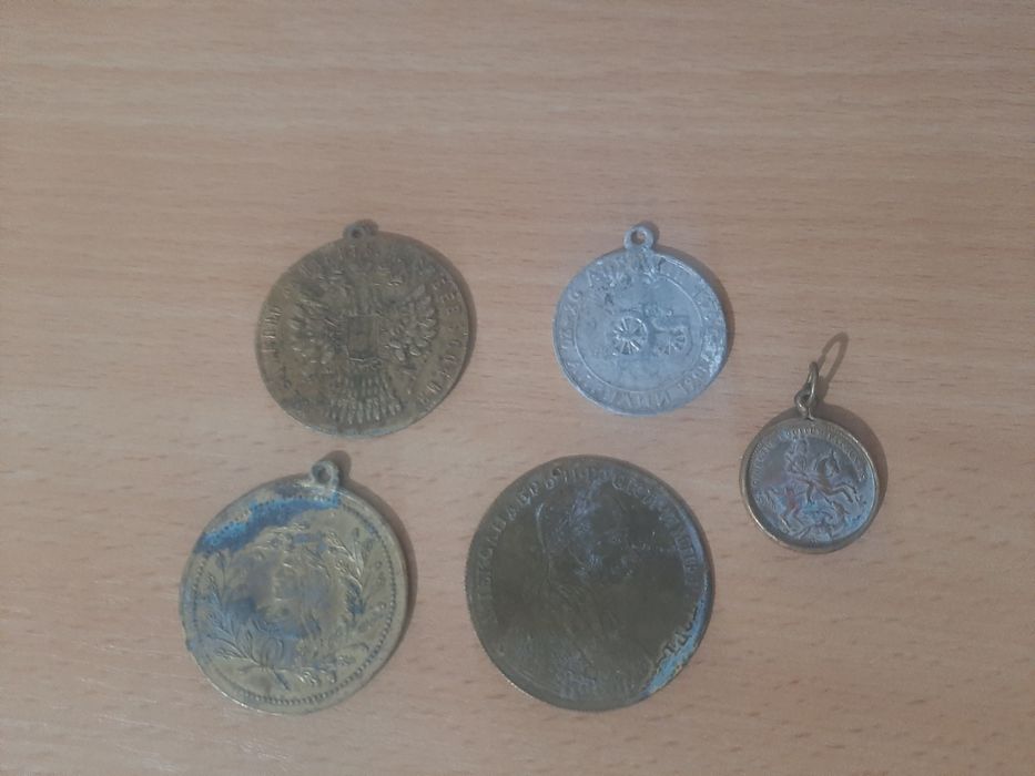 Продавам стари монети