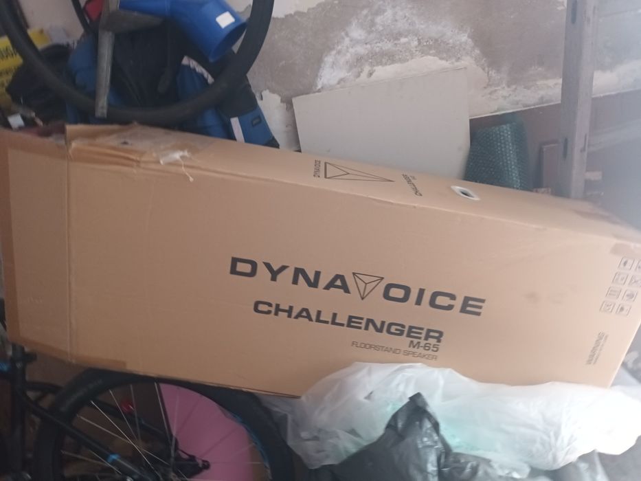 Boxe de podea Dynavoice