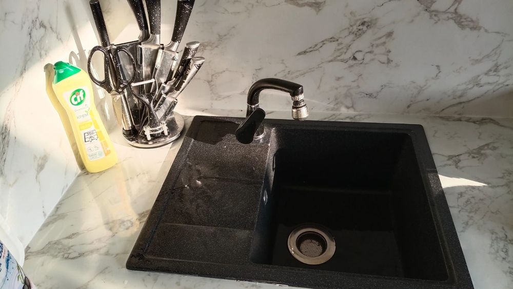 Продам кухонную мойку